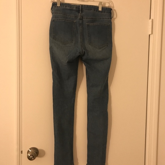 H&M Lightwash Skinny Jeans - Picture 2 of 4
